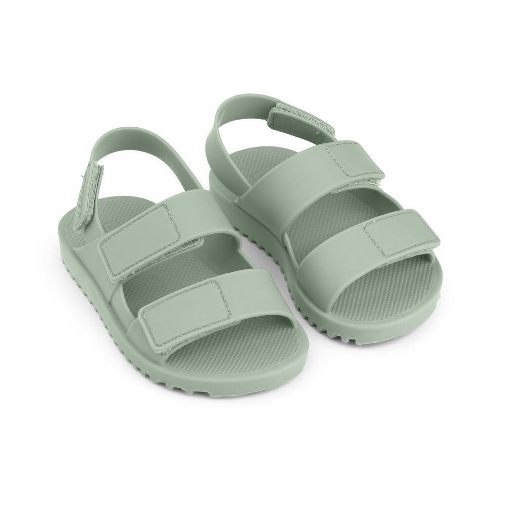 Ben je op zoek naar fijne sandalen voor je kleintje? Dan zijn deze leuke joy sandalen in de kleur peppermint van het merk Liewood misschien wel een goede match! Deze leuke sandaaltjes zien er niet alleen schattig uit, maar zijn ook erg praktisch! VanZus