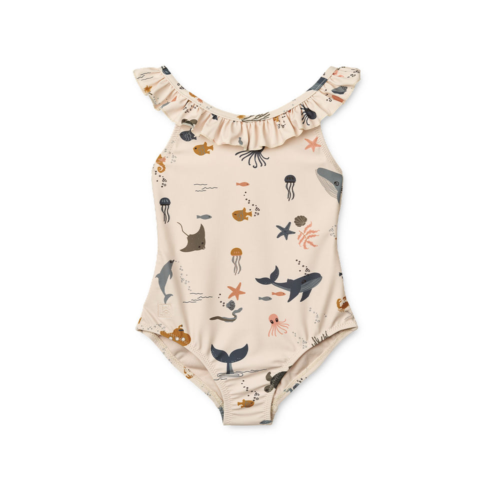 Dit kallie badpak van Liewood in de kleur sea creature/sandy is onwijs schattig voor een uitje naar het zwembad, de vakantie of een dagje strand! Met dit badpak aan is je kindje namelijk 100% summerproof! VanZus