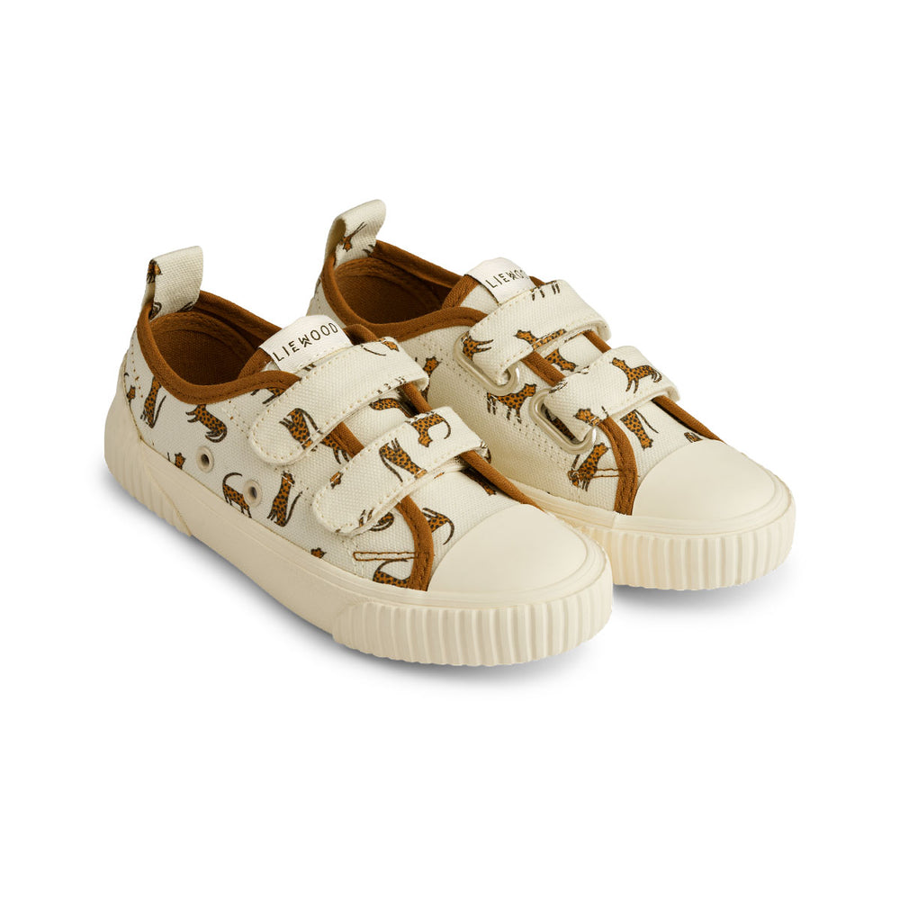 Ontdek deze te leuke kim sneakers in leopard/sandy van het Deense merk Liewood. Deze schattige comfortabele schoenen zijn ontworpen met oog voor detail en zijn ideaal voor kleine voetjes! VanZus
