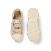 Ontdek deze te leuke kim sneakers in peach/sea shell van het Deense merk Liewood. Deze schattige comfortabele schoenen zijn ontworpen met oog voor detail en zijn ideaal voor kleine voetjes! VanZus