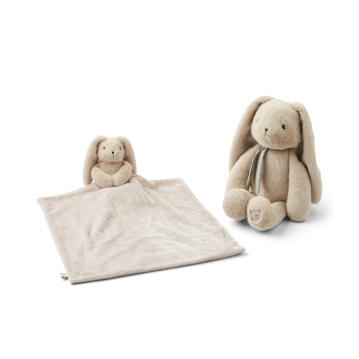 erras kersverse ouder met deze leuke lillian rabbit newborn geschenkset in de kleur mist van het merk Liewood. Deze te schattige cadeauset bestaat uit een knuffeldoekje en een konijnenknuffel. Te lief! VanZus