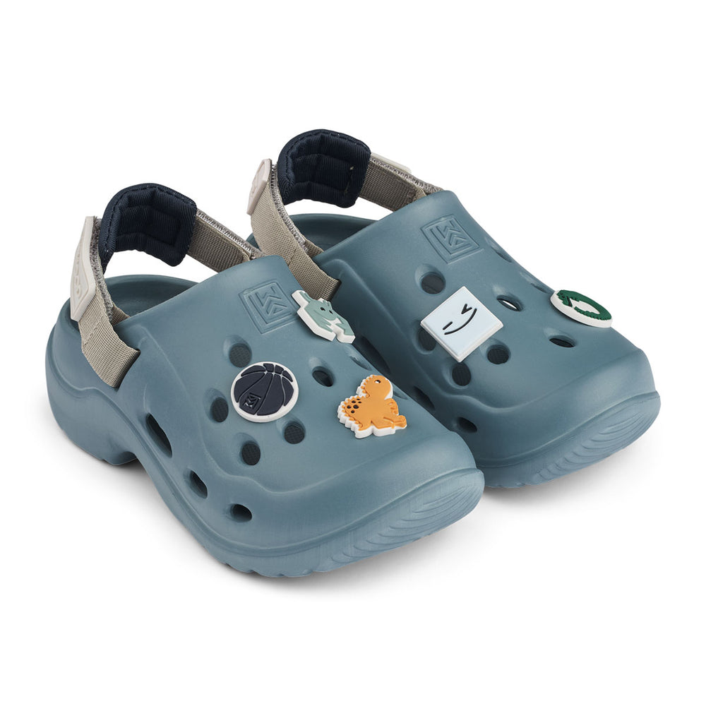 Hoe schattig zijn deze milas sandalen in de kleur whale blue mix van Liewood? Deze sandalen zitten niet alleen comfortabel, maar zijn ook fashionable! VanZus