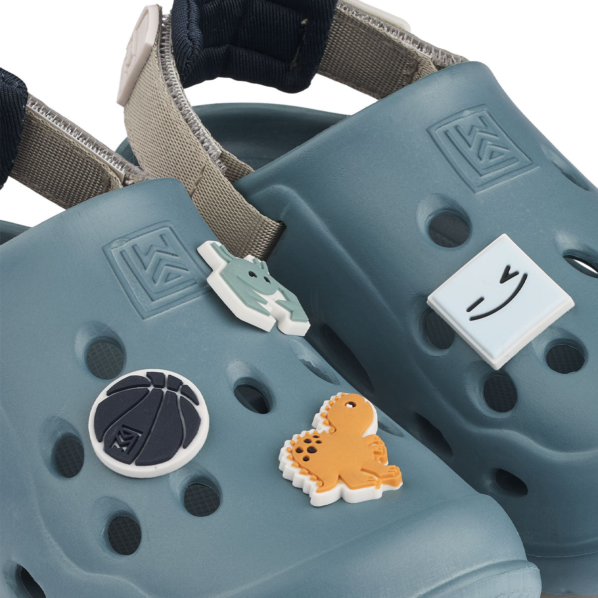 Hoe schattig zijn deze milas sandalen in de kleur whale blue mix van Liewood? Deze sandalen zitten niet alleen comfortabel, maar zijn ook fashionable! VanZus