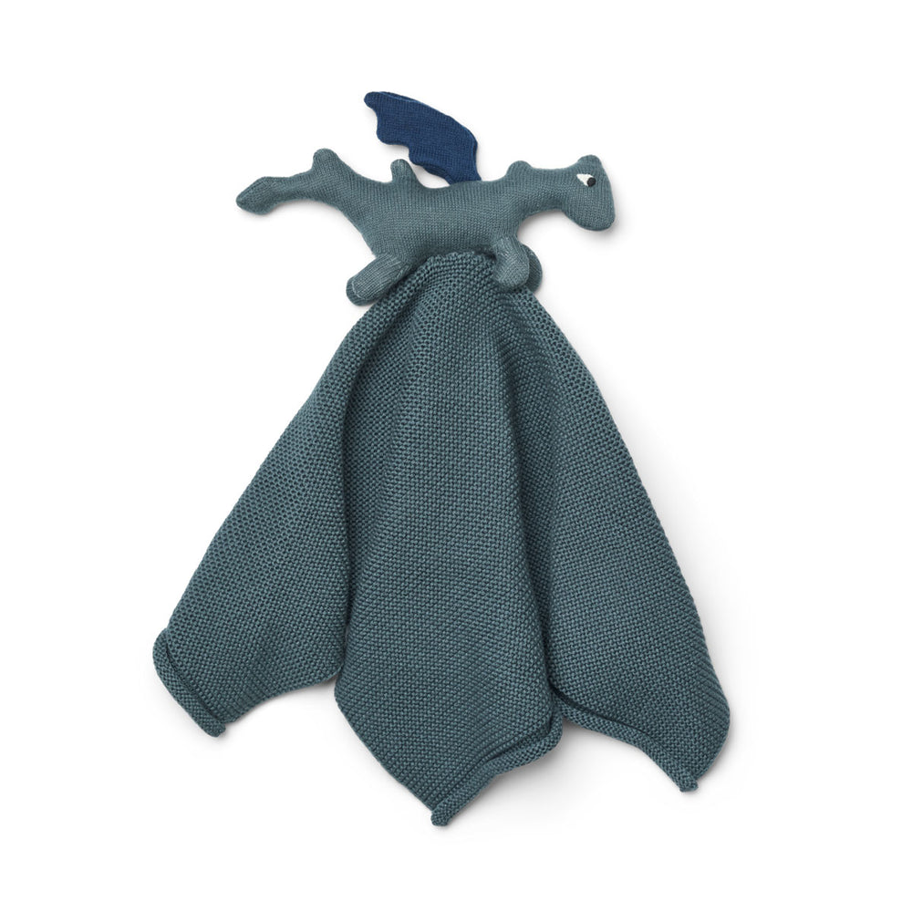 Een knuffelvriendje en spuugdoekje in één! Dat is het milo knit knuffeldoekje van het merk Liewood in de variant dragon/whale blue. Het blauwe gebreide tutdoekje met draakje is multifunctioneel. 35x35 cm. VanZus