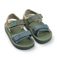 De Liewood monty sandalen green hunter mix zijn heerlijke sandalen voor de zomer. Sportief, lichtgewicht en fijn voor actieve kindjes. VanZus