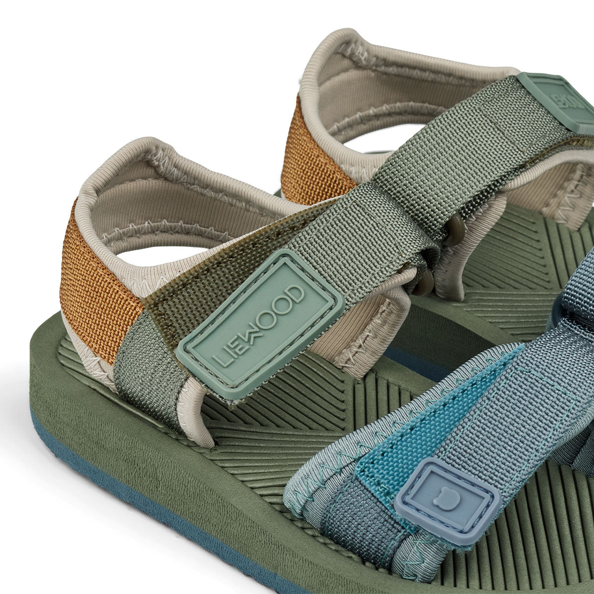 De Liewood monty sandalen green hunter mix zijn heerlijke sandalen voor de zomer. Sportief, lichtgewicht en fijn voor actieve kindjes. VanZus