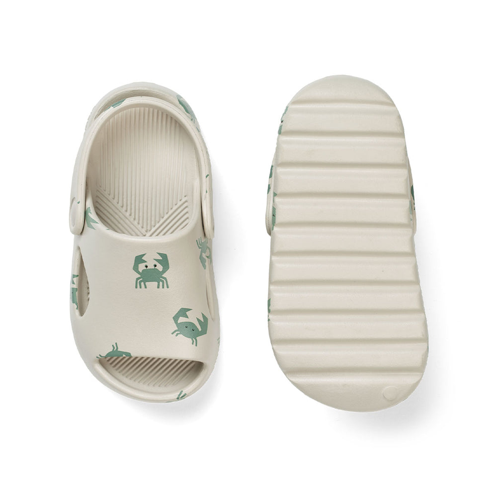 Ben je op zoek naar praktische én leuk uitziende sandalen? Dan zijn deze morris sandalen van Liewood in de kleur crab/sandy ideaal! Deze sandalen zitten namelijk enorm comfortabel, dankzij het zachte en lichtgewicht materiaal, maar zien er ook stijlvol uit. VanZus