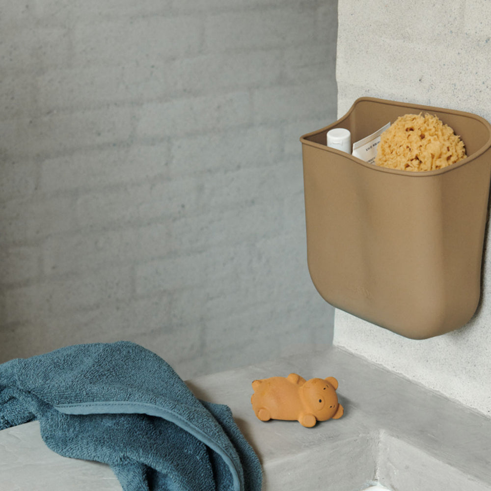 Het nori badspeelgoed 3-pack in de variant classic/oat van Liewood is perfect voor kleintjes. Licht, zacht en gemaakt van 100% natuurlijk rubber. De diertjes hebben geen gaatjes onderop. VanZus