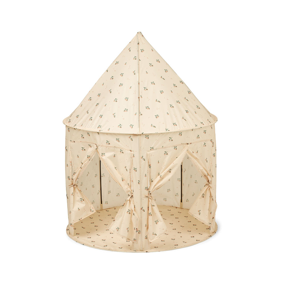 Je kindje kan zich verstoppen, een lekker plekje creëren en leuke verhalen verzinnen met deze geweldige oaks pop-up speeltent in de variant peach/sea shell van het merk Liewood!  VanZus