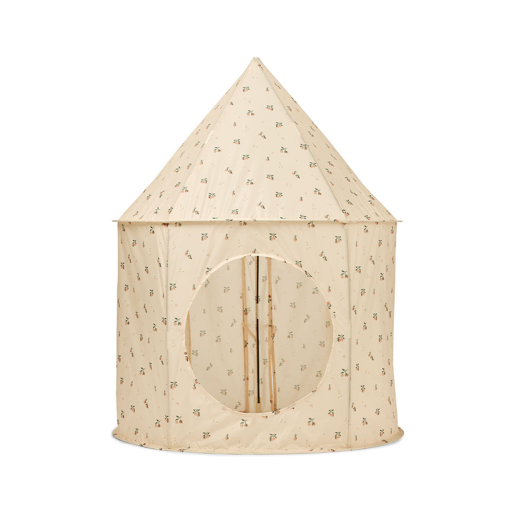 Je kindje kan zich verstoppen, een lekker plekje creëren en leuke verhalen verzinnen met deze geweldige oaks pop-up speeltent in de variant peach/sea shell van het merk Liewood!  VanZus