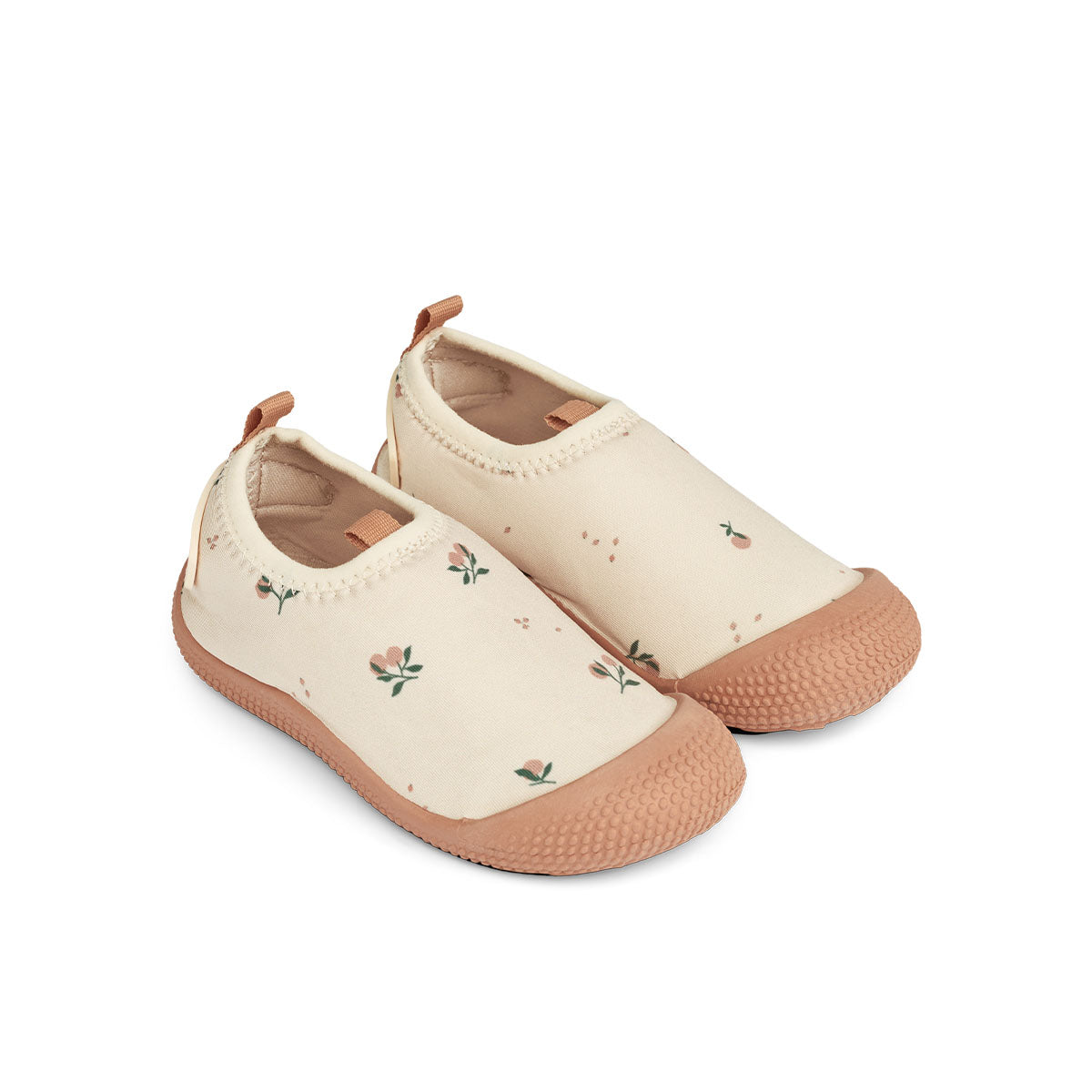 Zwemmen wordt dubbel zo leuk én veilig met dee fijne sanjia flounce zwemschoenen in de variant peach/sea shell van het merk Liewood. Deze schoenen beschermen nier alleen de voetjes van je kleintje in bijvoorbeeld de zee, maar zien er ook heel leuk uit! VanZus