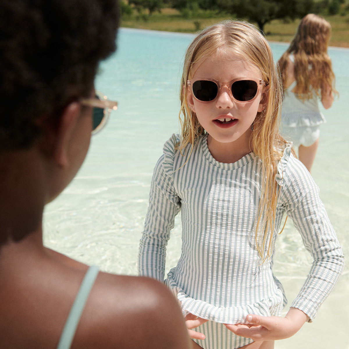 Op zoek naar een hip badpak voor jouw kindje? Met het Liewood sillie seersucker badpak in de variant stripe peppermint/creme de la creme steelt jouw kindje echt de show bij het zwembad, in de tuin, aan de zee of op vakantie. VanZus