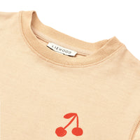 Verrijk de garderobe van je kleintje met dit schattige sixten T-shirt in de kleur cherries/apple blossom van het merk Liewood. Dit stijlvolle shirtje ziet er niet alleen geweldig uit, maar zit ook heel erg lekker! VanZus
