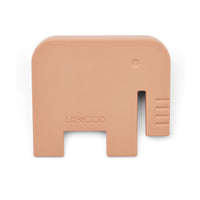 Gebruik deze toke deurstopper 2-pack van Liewood voor het vastzetten of stoppen van de deur. De flexibele set bestaat uit een giraffe en olifant in de variant tuscany rose/mustard. VanZus