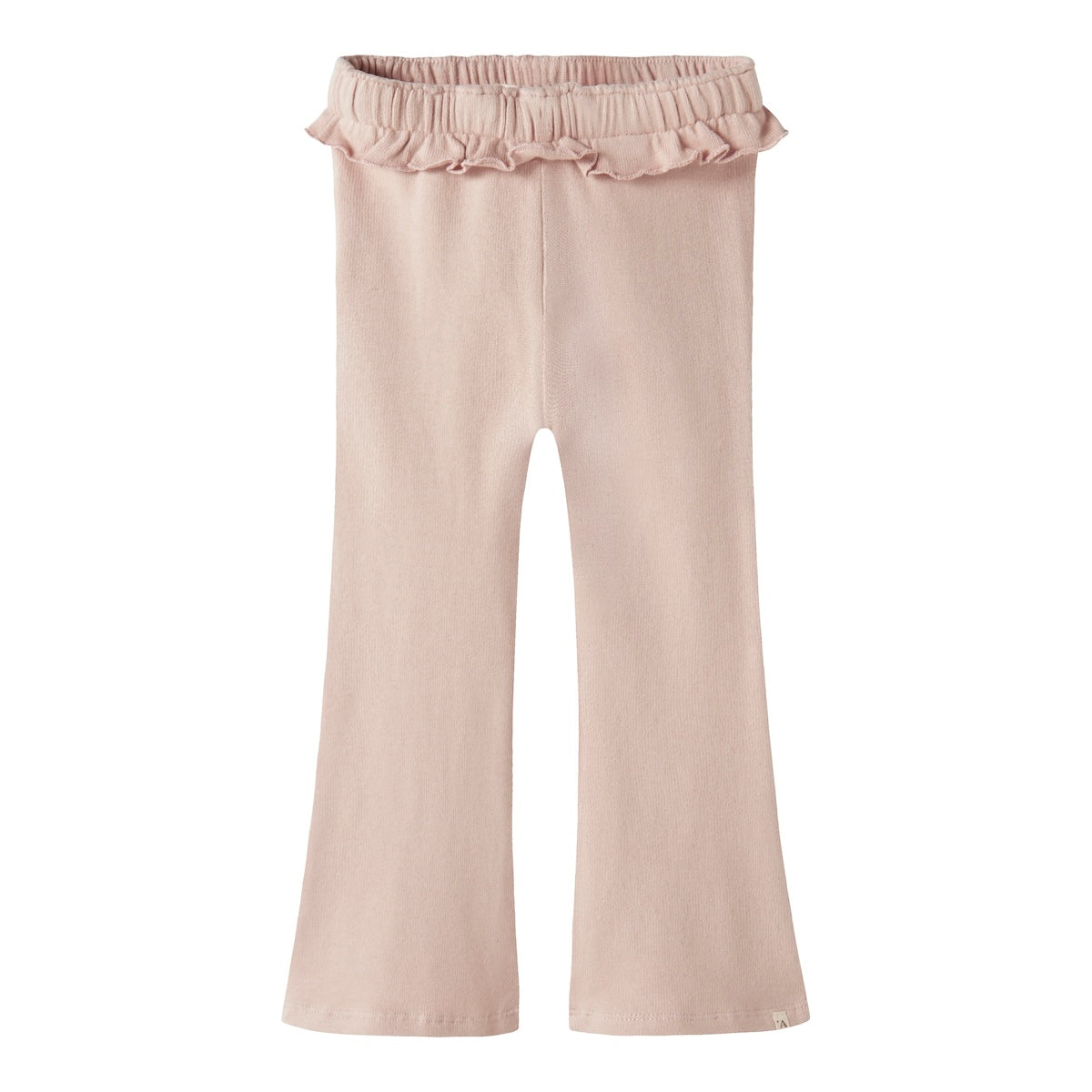 De thora bootcut broek van Lil' Atelier in de kleur cameo rose is de perfecte mix van comfort en stijl. VanZus