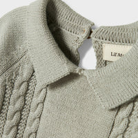Creëer een stijlvolle look bij je kleintje met dit baby nello knit shirt in de kleur pigeon van het merk Lil' Atelier. Deze schattige trui staat ontzettend hip en is ook nog eens heel comfortabel. VanZus