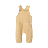 Zeg nu zelf, deze baby defne overall in de kleur taos taupe is toch te lief?! Deze overall staat ontzettend leuk en vrolijkt elke outfit op! Daarnaast kan je kindje zich uitstekend bewegen in deze overall en zorgt hij voor een extra laag. VanZus