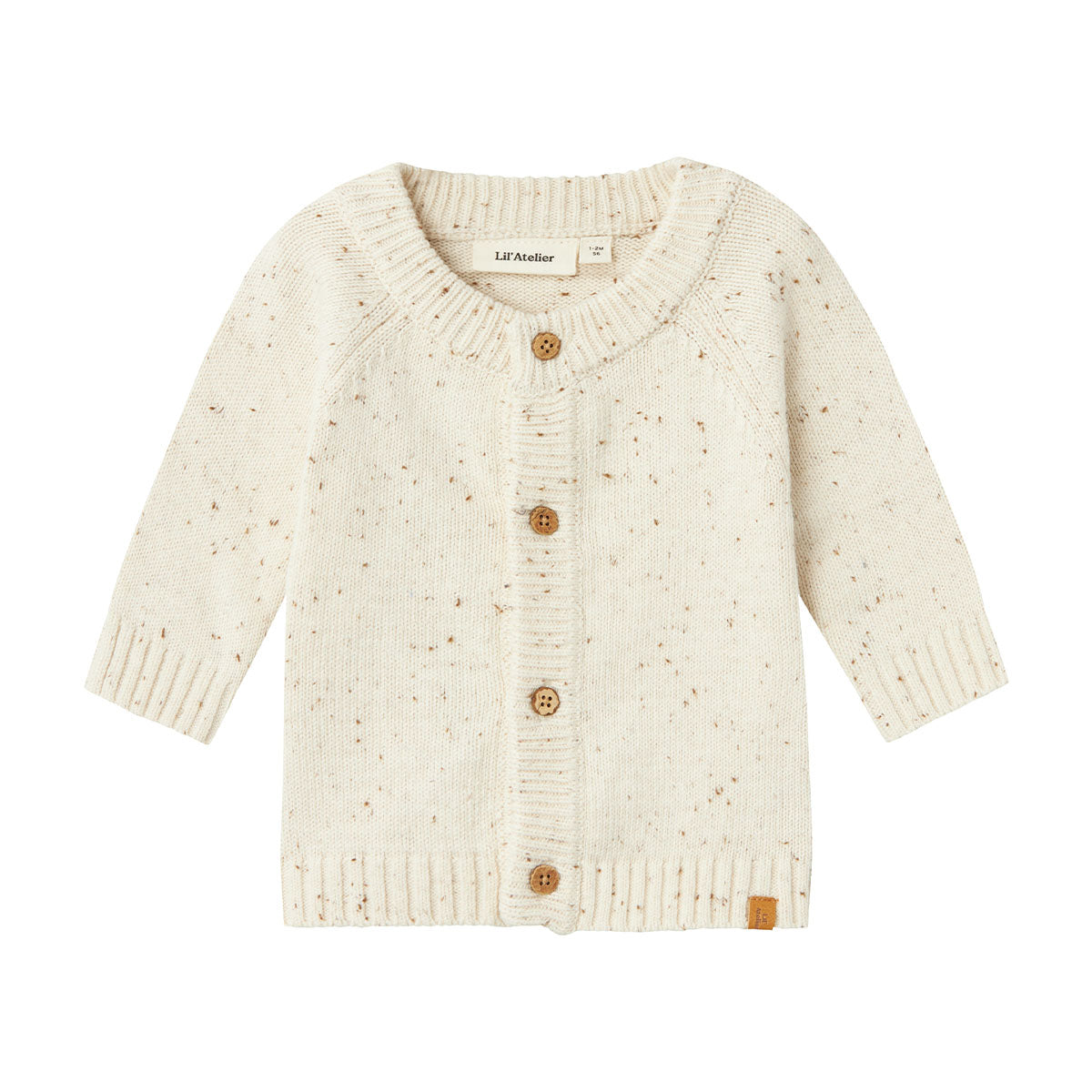 Stel de perfecte outfit voor je kleintje samen met het baby galto knit vest in de kleur turtledove van het lieve merk Lil' Atelier. Dit is het perfecte basic vestje waarmee je alle kanten op kunt en die perfect is voor zowel nette als casual looks! VanZus