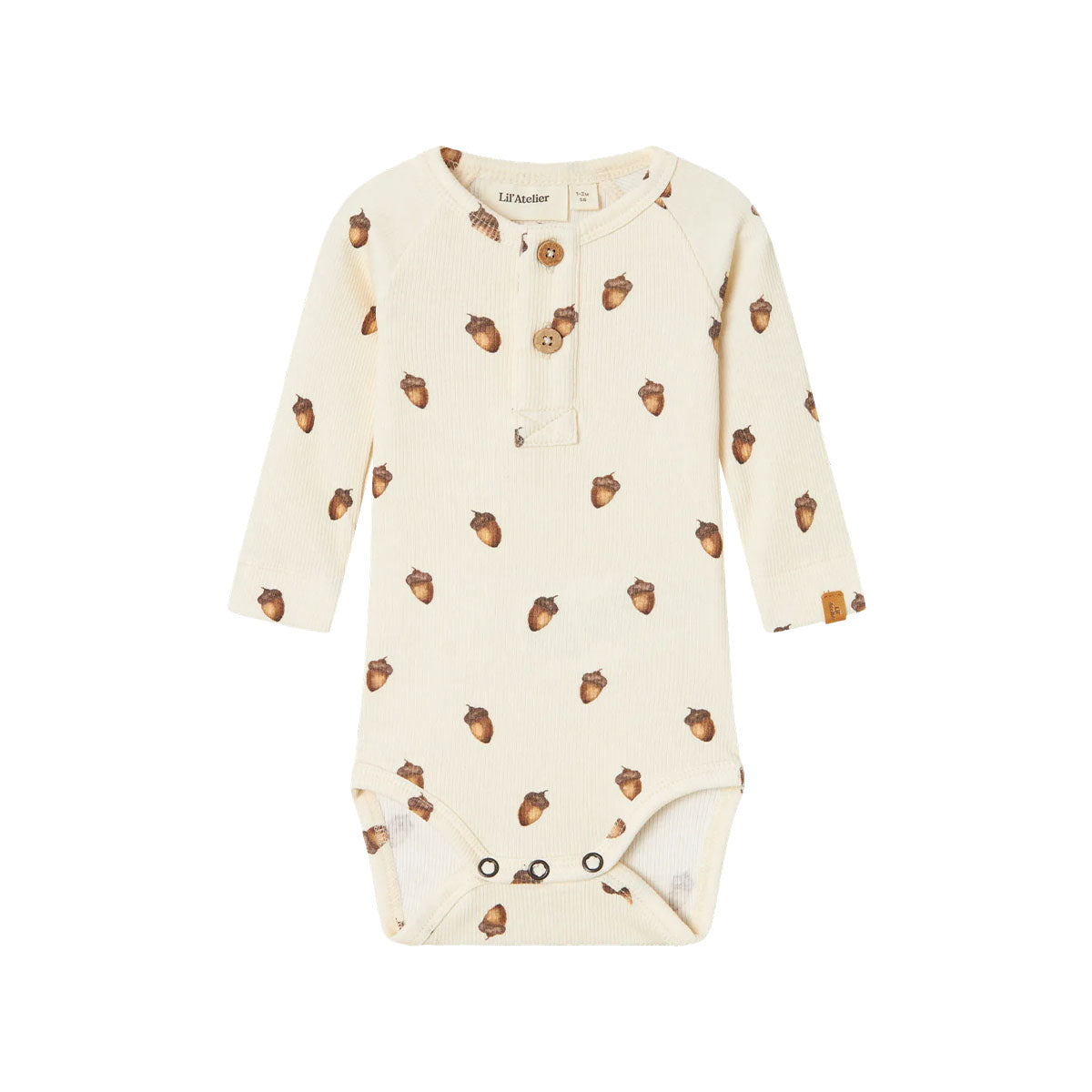 Voor jouw kleintje kun je nooit genoeg rompertjes in huis hebben. Dit leuke baby gavo slim rompertje  in de kleur turtledove acorn van het merk Lil' Atelier is dan ook een echte must have! VanZus