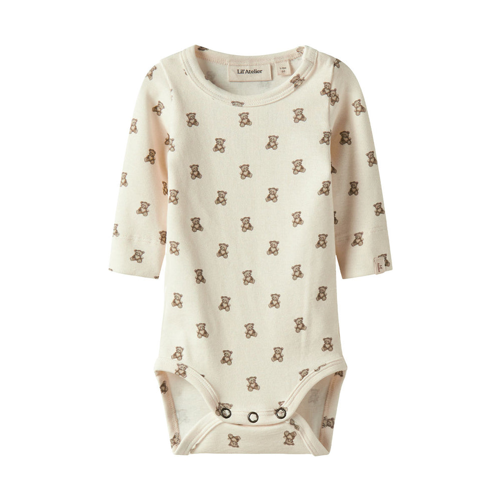 Het Lil' Atelier baby gayo elo slim rompertje in turtledove teddybear is een must-have voor elke garderobe. VanZus