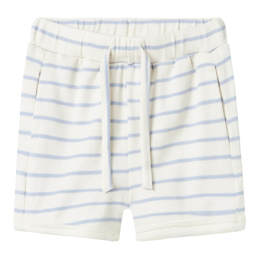 Maak de look van je kleintje helemaal compleet met de baby geo short in de kleur zen blue van het merk Lil' Atelier. VanZus