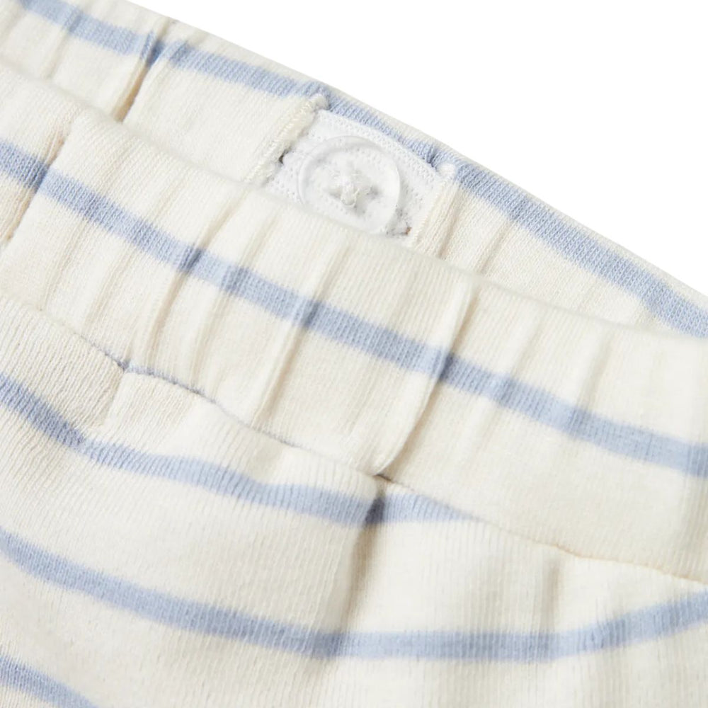 Maak de look van je kleintje helemaal compleet met de baby geo short in de kleur zen blue van het merk Lil' Atelier. VanZus