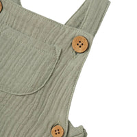 De Lil' Atelier baby janu romper in seagrass is de perfecte aanvulling voor de garderobe van jouw kleintje. Deze schattige body is vervaardigd uit 100% biologisch katoen, wat niet alleen zorgt voor een zacht en comfortabel gevoel op de huid, maar ook bijdraagt aan een duurzame wereld. VanZus