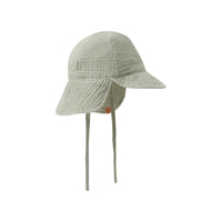 De Lil' Atelier baby janu zonnehoed in de kleur seagrass (groen) is gemaakt van zacht katoen. Perfecte accessoire voor de bescherming tegen de zon en voor een stijlvolle zomerlook. VanZus