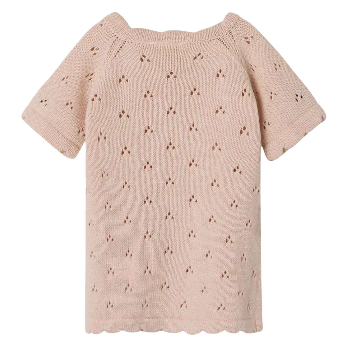 Lil' Atelier baby jola knit jurk in morganite: gemaakt van biologisch en gerecycled katoen. Comfortabele regular fit met O-hals en knoopsluiting. Perfect voor elke gelegenheid. VanZus