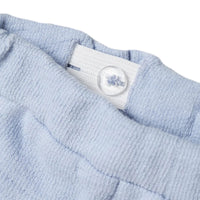 De baby jollo short in zen blue van Lil' Atelier is gemaakt van 100% biologisch katoen. Comfortabel met een verstelbare taille, steekzakken en regular fit. Combineer met bijpassend shirt. VanZus