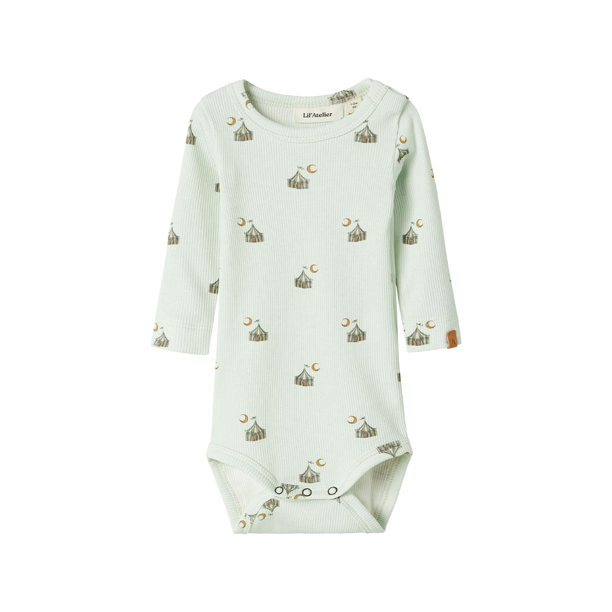 Het Lil' Atelier lavo slim rompertje in de kleur murmur tent is een must-have voor de garderobe van je kind. VanZus