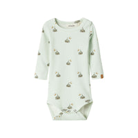 Het Lil' Atelier lavo slim rompertje in de kleur murmur tent is een must-have voor de garderobe van je kind. VanZus