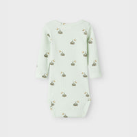 Het Lil' Atelier lavo slim rompertje in de kleur murmur tent is een must-have voor de garderobe van je kind. VanZus