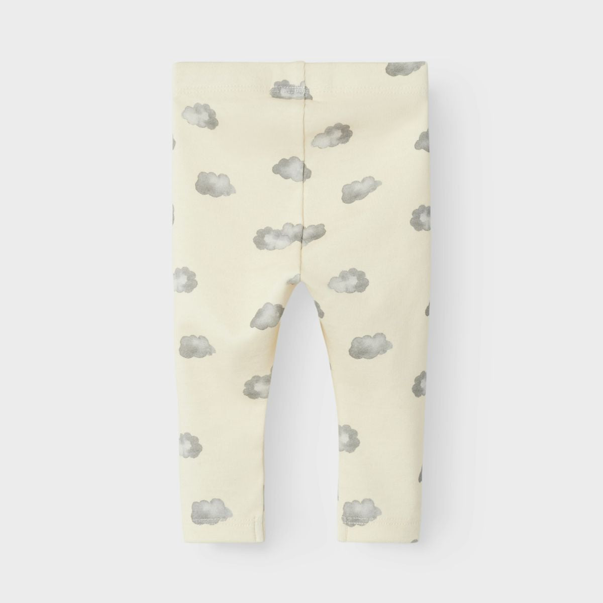 Zeg nu zelf, hoe schattig is deze legging?! De layo kim slim legging in de print turtledove blue cloud wil je gewoon in de kledingkast van je kind hebben liggen. VanZus