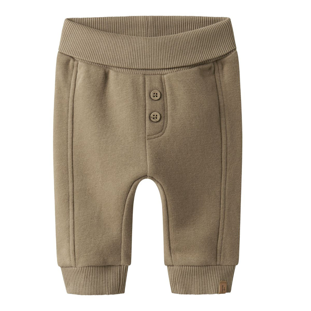 Stijl en comfort voor je baby: de London Ras Joggingbroek Sepia Tint van Lil' Atelier Baby. Geschikt voor de maten 56 t/m 86. Ontdek nu bij VanZus.