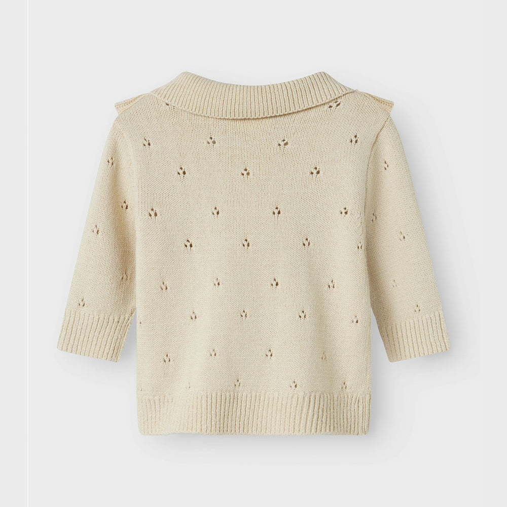 Het baby nakita knit shirt in de kleur turtledove is niet zomaar een trui, maar een echte eyecatcher! Dit truitje zit niet alleen heel lekker, hij is dan ook gemaakt van biologisch katoen, en ziet er heel cute uit. VanZus