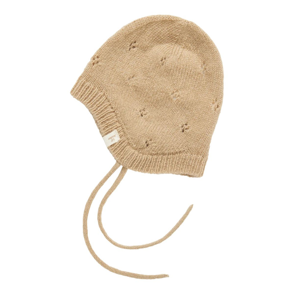 Lil' Atelier baby Nalio knit babymuts in de kleur safari: een zachte muts van RWS-wol en kasjmier, ideaal voor herfst/winter 2025. Houdt je baby warm en comfortabel. VanZus
