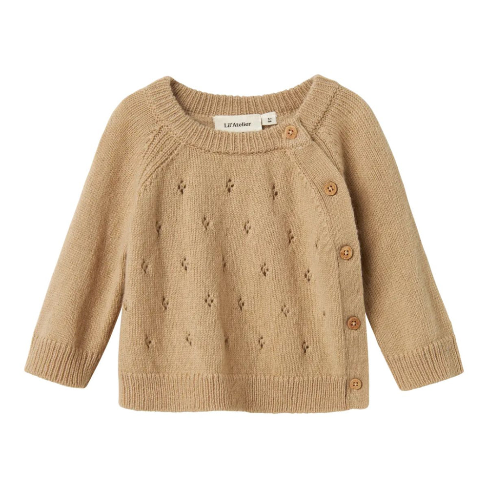 De baby nalio wrap knit trui in safari melange van Lil' Atelier is een zacht gebreid vest van RWS-wol en kasjmier, perfect voor herfst/winter. Houd je baby warm en comfortabel. VanZus