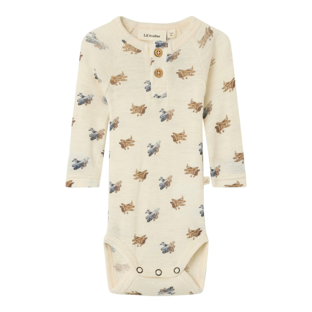 Comfortabel en stijlvol: het Lil' Atelier baby nalu boy slim rompertje in turtledove melange. Gemaakt van merinowol en TENCEL™ Modal. Ideaal voor herfst/winter. Houd je baby lekker warm. VanZus