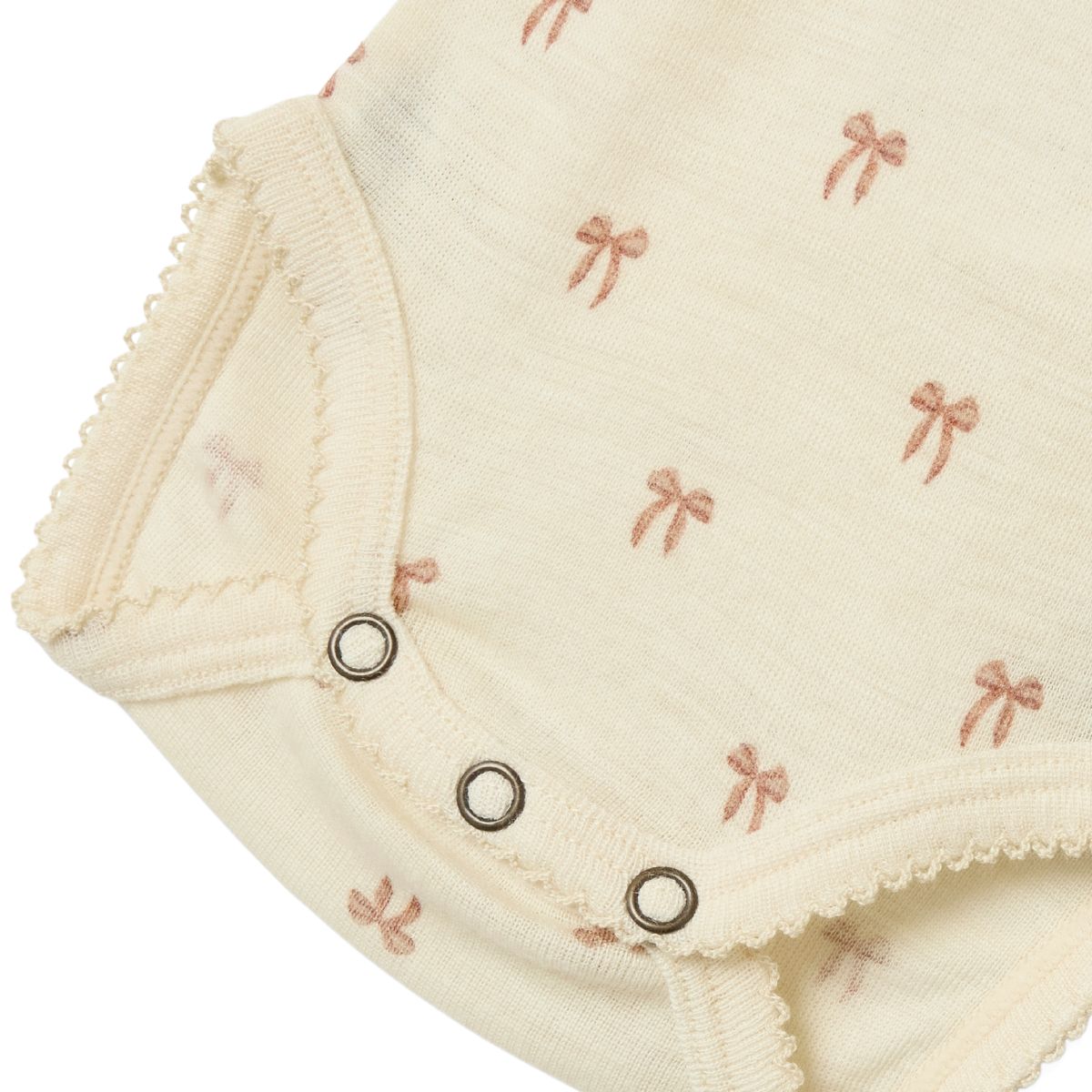 Comfortabel en stijlvol: het Lil' Atelier baby nalu girl slim rompertje in turtledove melange. Gemaakt van merinowol en TENCEL™ Modal. Ideaal voor herfst/winter. Houd je baby lekker warm. VanZus