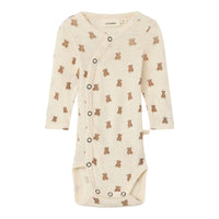 Teddy love: de baby nalu slim wrap romper in turtledove melange van Lil' Atelier. Comfortabele body van merinowol en TENCEL™ Modal. Zacht, warm en ademend, perfect voor je baby. VanZus