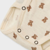 Teddy love: de baby nalu slim wrap romper in turtledove melange van Lil' Atelier. Comfortabele body van merinowol en TENCEL™ Modal. Zacht, warm en ademend, perfect voor je baby. VanZus