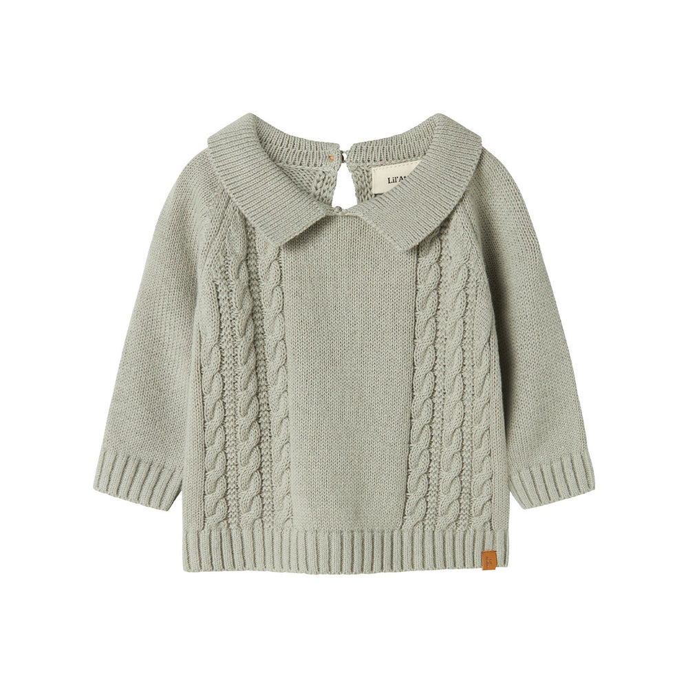 Creëer een stijlvolle look bij je kleintje met dit baby nello knit shirt in de kleur pigeon van het merk Lil' Atelier. Deze schattige trui staat ontzettend hip en is ook nog eens heel comfortabel. VanZus