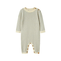 Hoe schattig is deze nelson knit onesie jongen in de kleur pigeon van het merk Lil' Atelier?! Deze hippe onesie zal jouw kleintje ongetwijfeld superschattig staan! Het shirt is gemaakt van katoen en viscose, en zit dan ook ontzettend lekker! VanZus