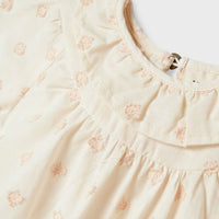 Ontdek het schattige baby nethe rompertje in de kleur pastel parchment van het merk Lil' Atelier. Dit leuke rompertje is een perfecte mix van stijl en comfort. VanZus