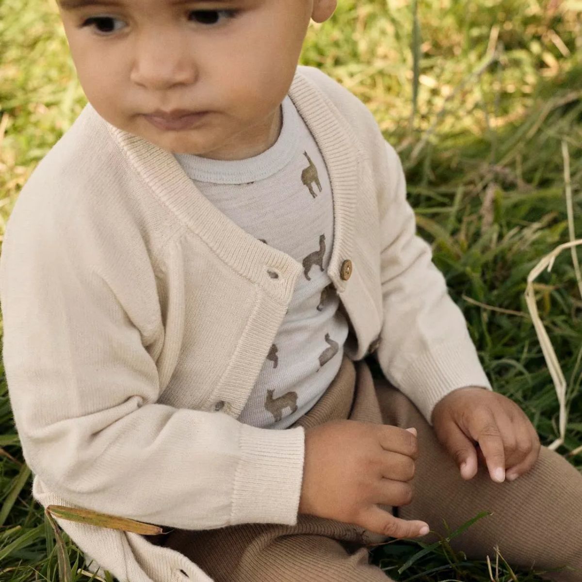 Voor jongens en meisjes: baby noel wol slim legging in tigers eye van het merk Lil' Atelier. 100% merinowol, slim fit, met elastische taille. Perfect voor elk seizoen. VanZus