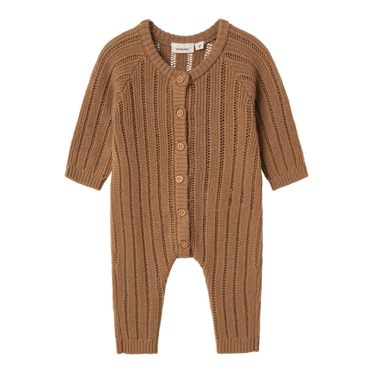 Dit stijlvolle baby nomo knit onesie in de kleur tigers eye van Lil' Atelier is een must-have voor de garderobe van je pasgeboren kindje. VanZus