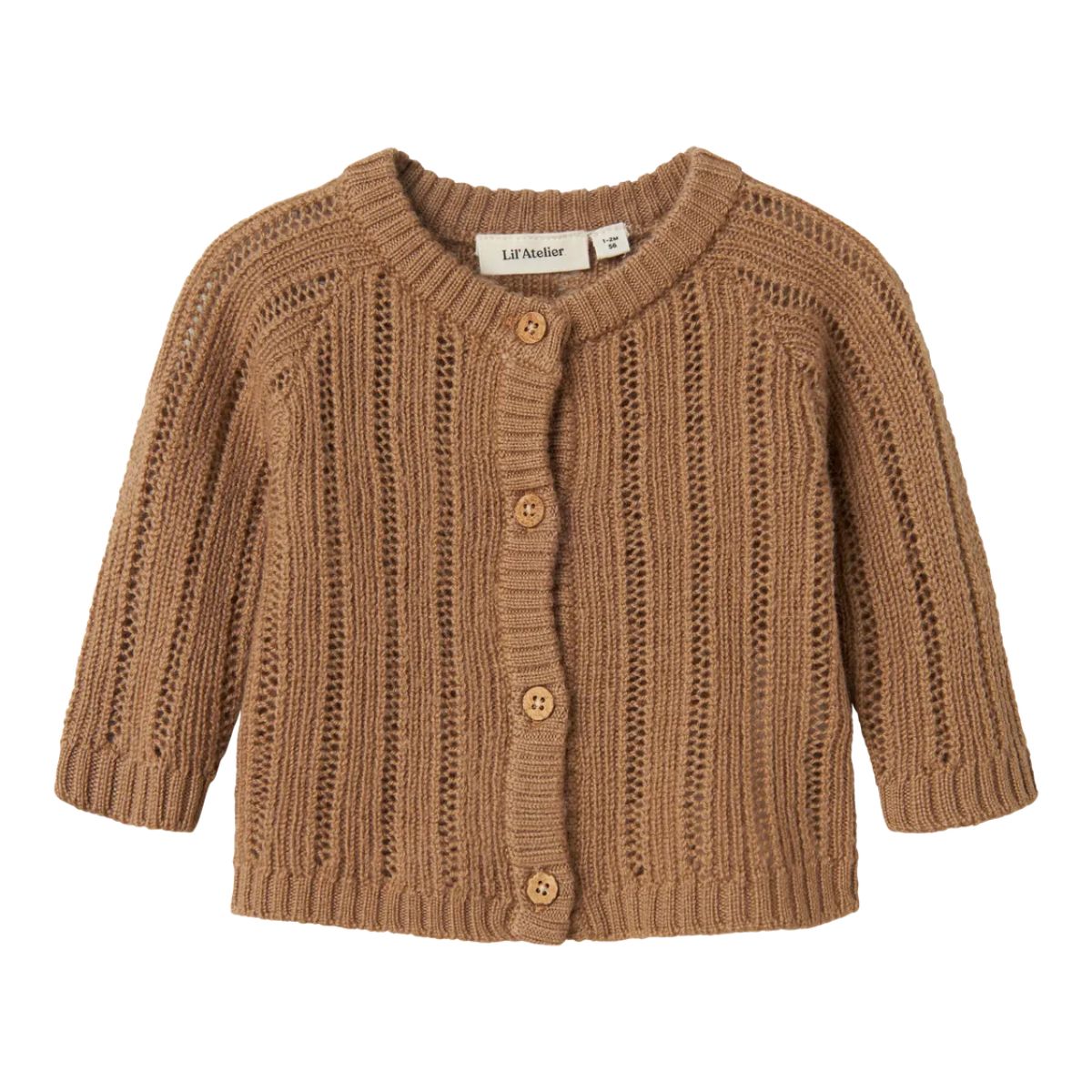Lil' Atelier baby gebreid vestje in tigers eye. Gemaakt van 100% RWS-gecertificeerde wol voor comfort en duurzaamheid. Met geribde zoom, knoopsluiting en regular fit. Perfect voor herfst/winter. VanZus