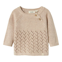 Het baby olga knit shirt in de kleur pastel parchment van het merk Lil' Atelier is een must-have voor elke kindergarderobe. VanZus