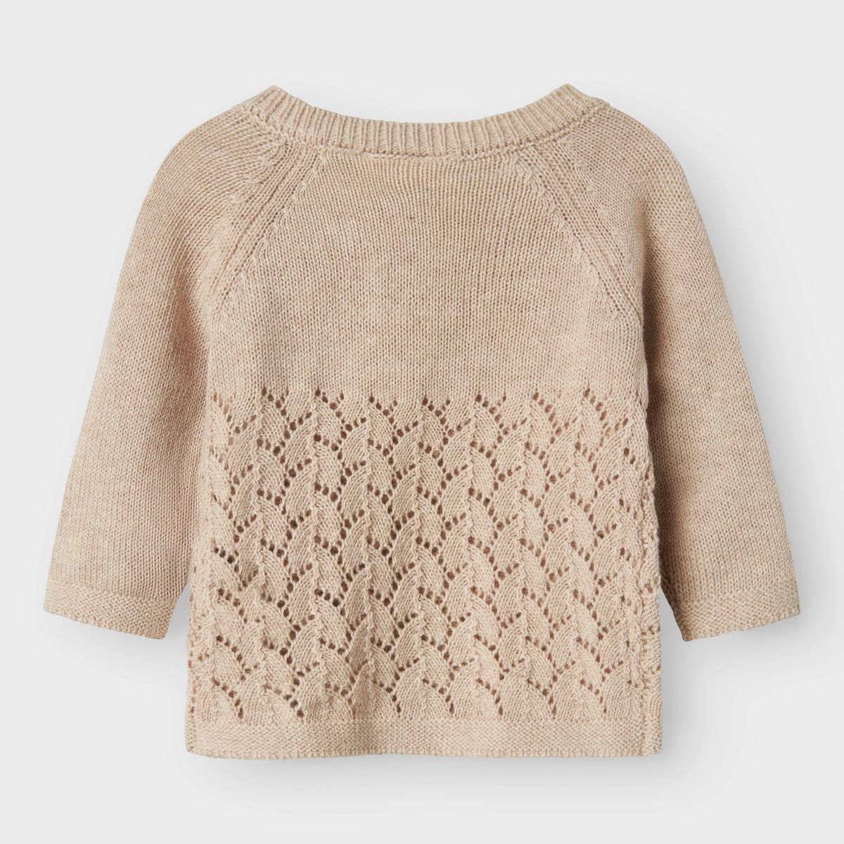 Het baby olga knit shirt in de kleur pastel parchment van het merk Lil' Atelier is een must-have voor elke kindergarderobe. VanZus